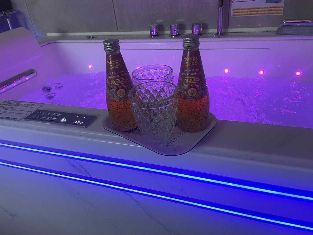 Baignoire Balneo Romantic Experience - L'Epoque Pontarlier Ngoại thất bức ảnh