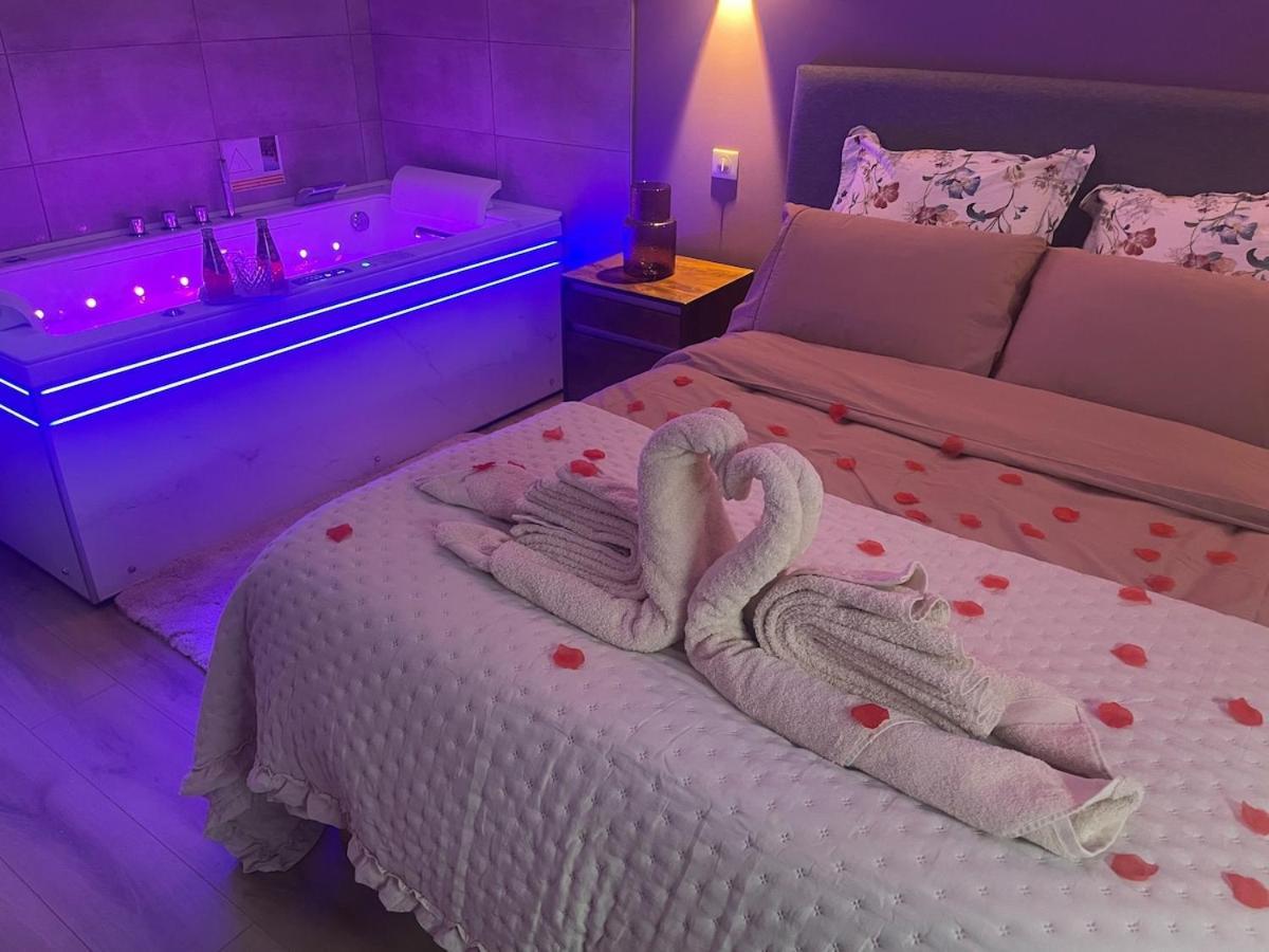 Baignoire Balneo Romantic Experience - L'Epoque Pontarlier Ngoại thất bức ảnh